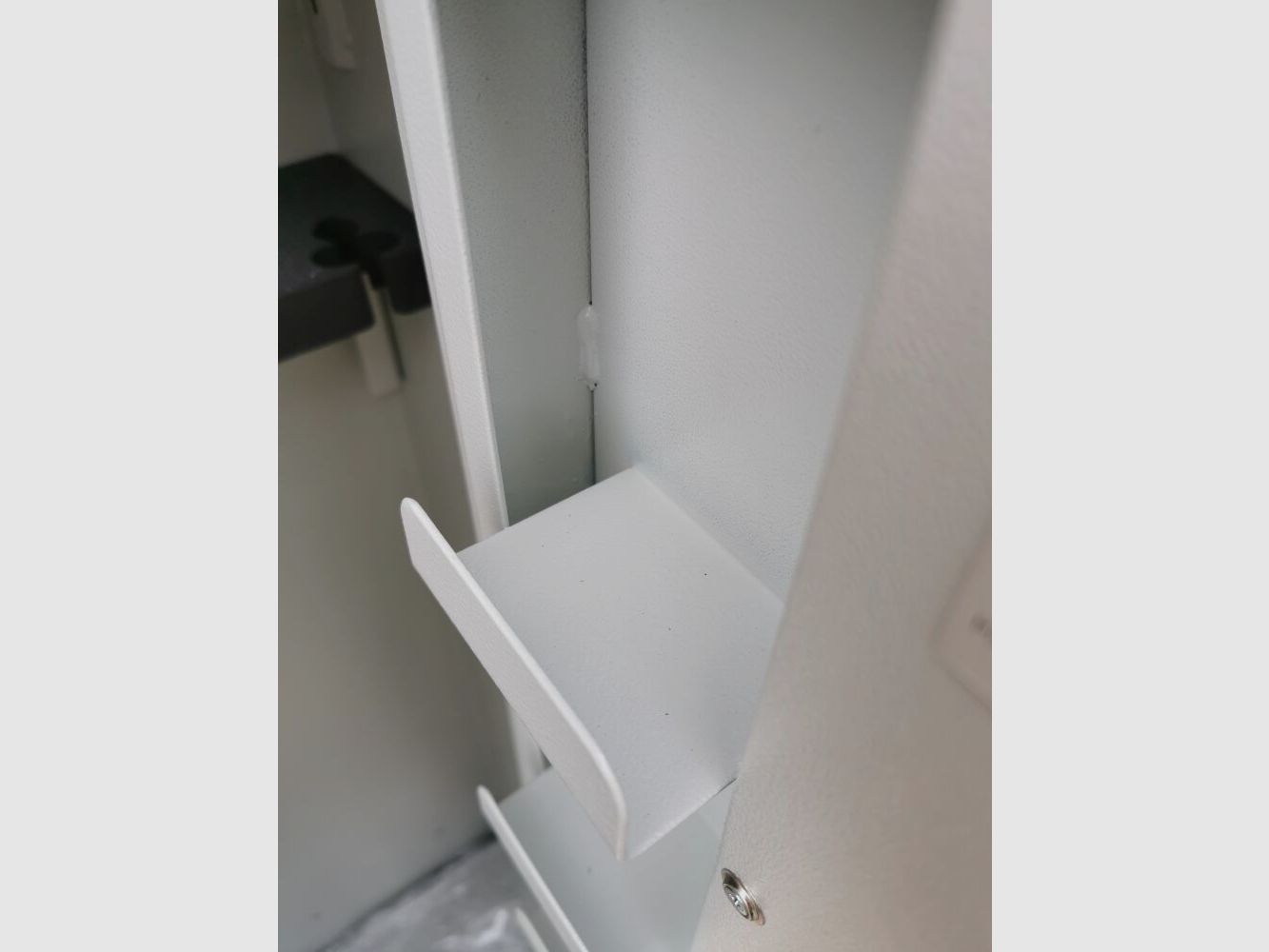 Armadio per armi uG Waffenschrank SHOOTER TRASGRESSORE 1300x390x330mm Classe 0 per 5LW