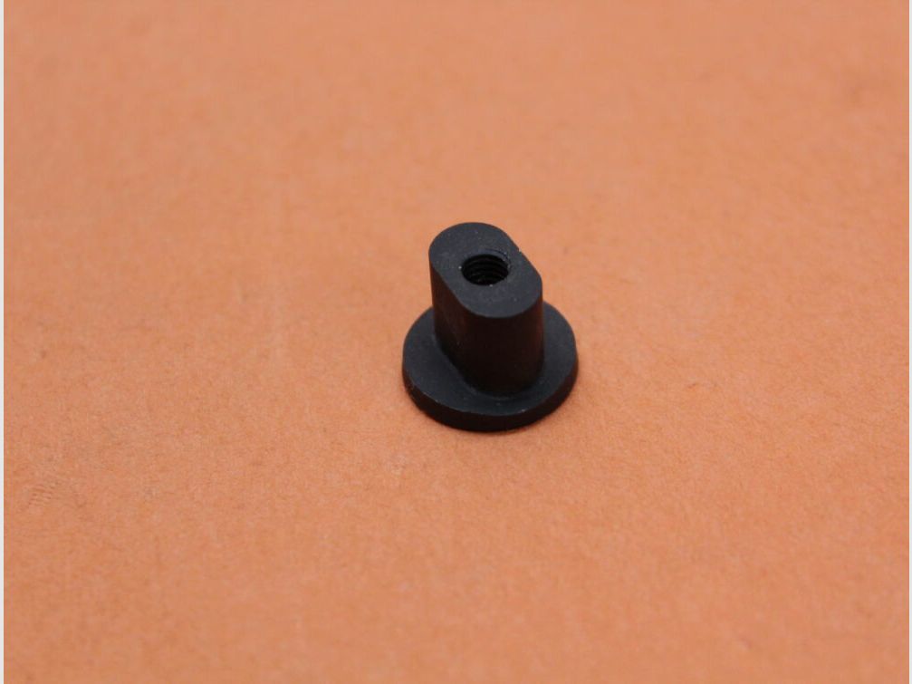 Model1 AR-15: Magazine Release Button Oversized Model1 Vergrößerter Magazinhalter.