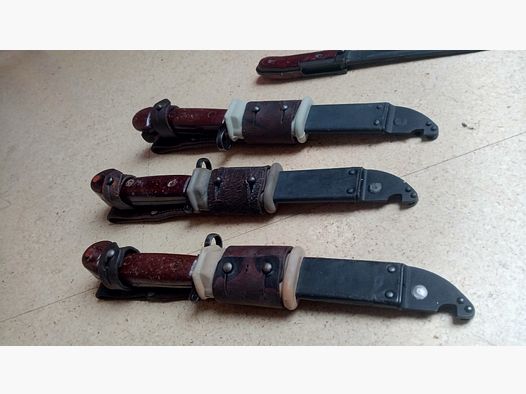 3 Roemeense 6h3 (6x3) AK Bajonetten compleet inclusief rubber isolator en leren frosch // AKM Vintage