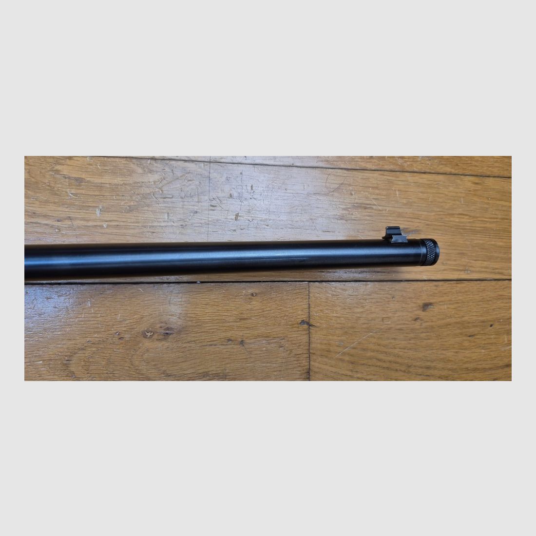 Sehr schöne Winchester Model 77 – Selbstladebüchse im Kal. 22LR – Die Begleiterin des jungen Amerikaners nach dem Krieg – Ideale Waffe zur Jagd auf Ungeziefer und persönlicher Feind jeder Dose! – 8 Schuss – Sehr schöne Verarbeitung von Winchester New Haven aus 1962 – Zustand mehr als sehr gut – TBE++, Bild 40 von 41