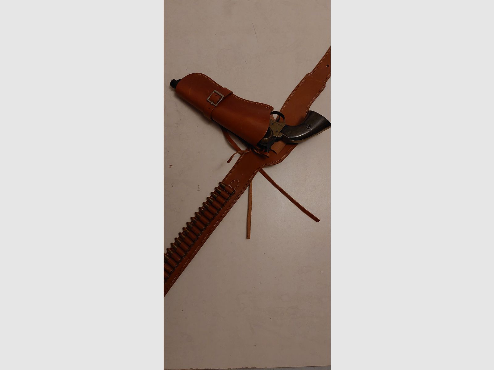 Westerncolt mit Holster und Dekopatronen