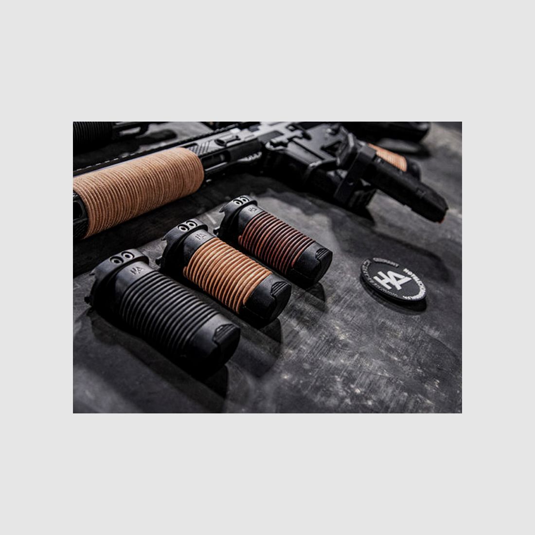 HERA ARMS HFGL-agarradera delantera con envoltura de cuero negro