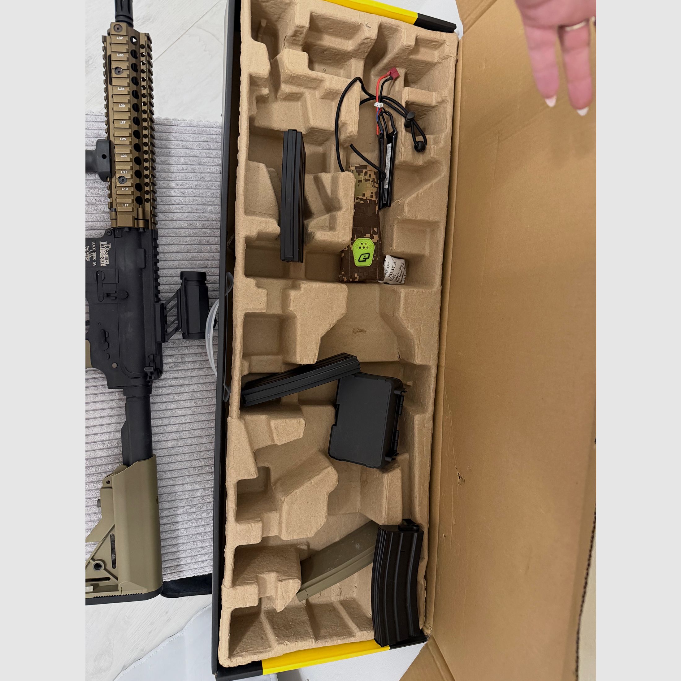Airsoft Waffe Gewehr John Defense mit Zubeör