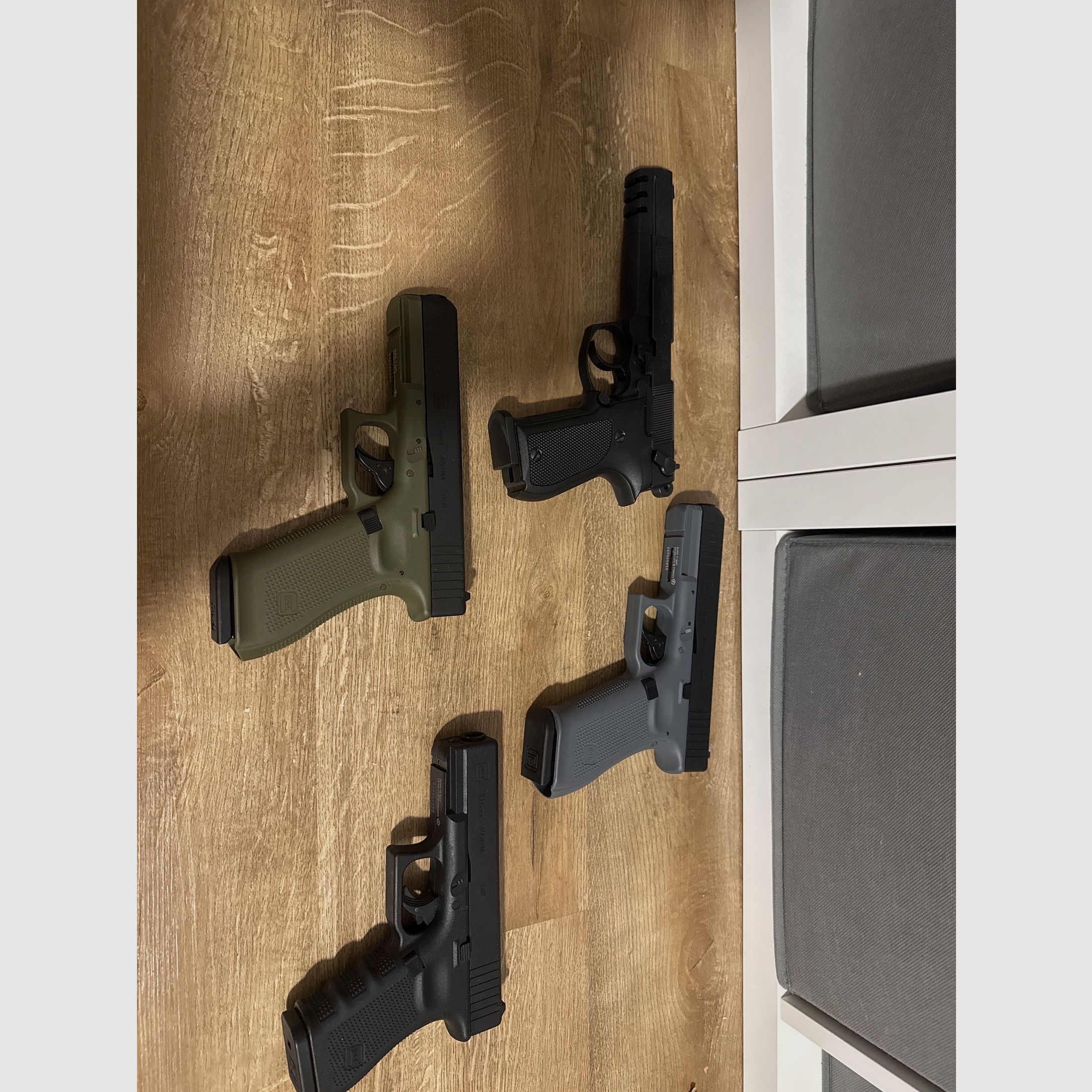 **CO2** 2x Glock 17 1x Glock 19 1x Walther CP88