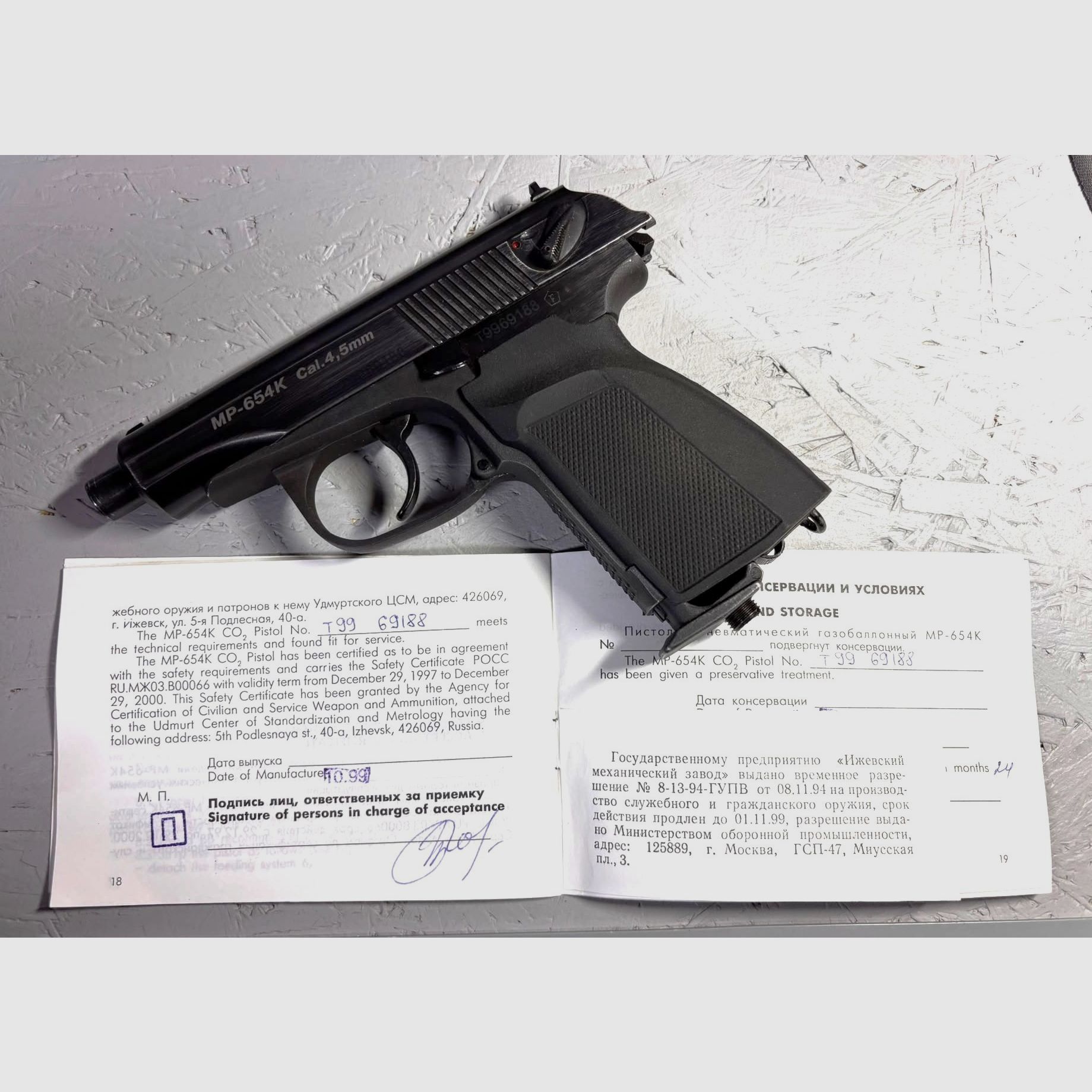 Makarov Co2 Pistole Halbautomat in 4,5 mm BB dieses Modell ist mit Origianl Teilen der legendären Makarov hergestellt worden
