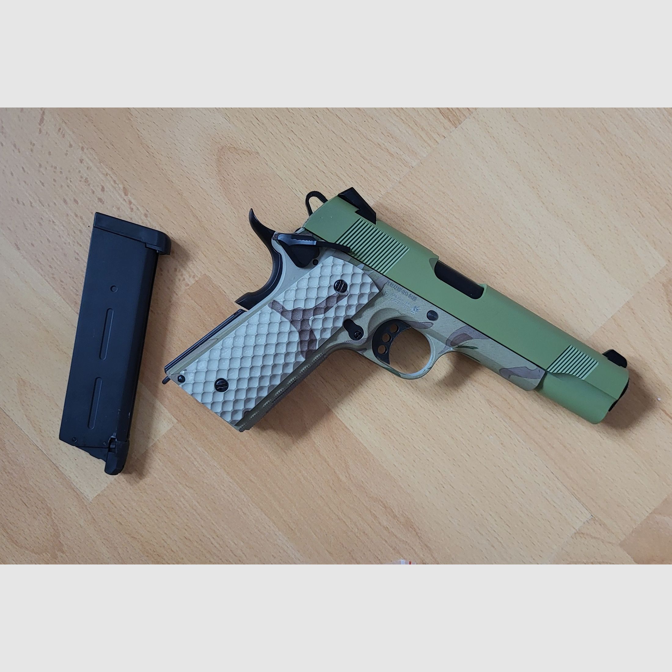 1911/MEU GBB Pistole (Hydro) Grün Camouflage