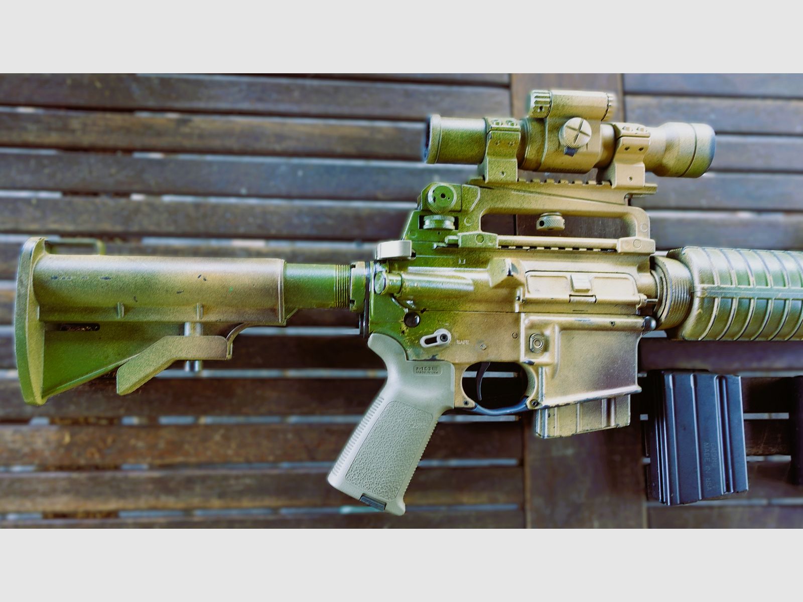 Windham 7,62×39 AK SRC AR15 w 7,62x39 z Aimpoint 9000 Blood Diamond