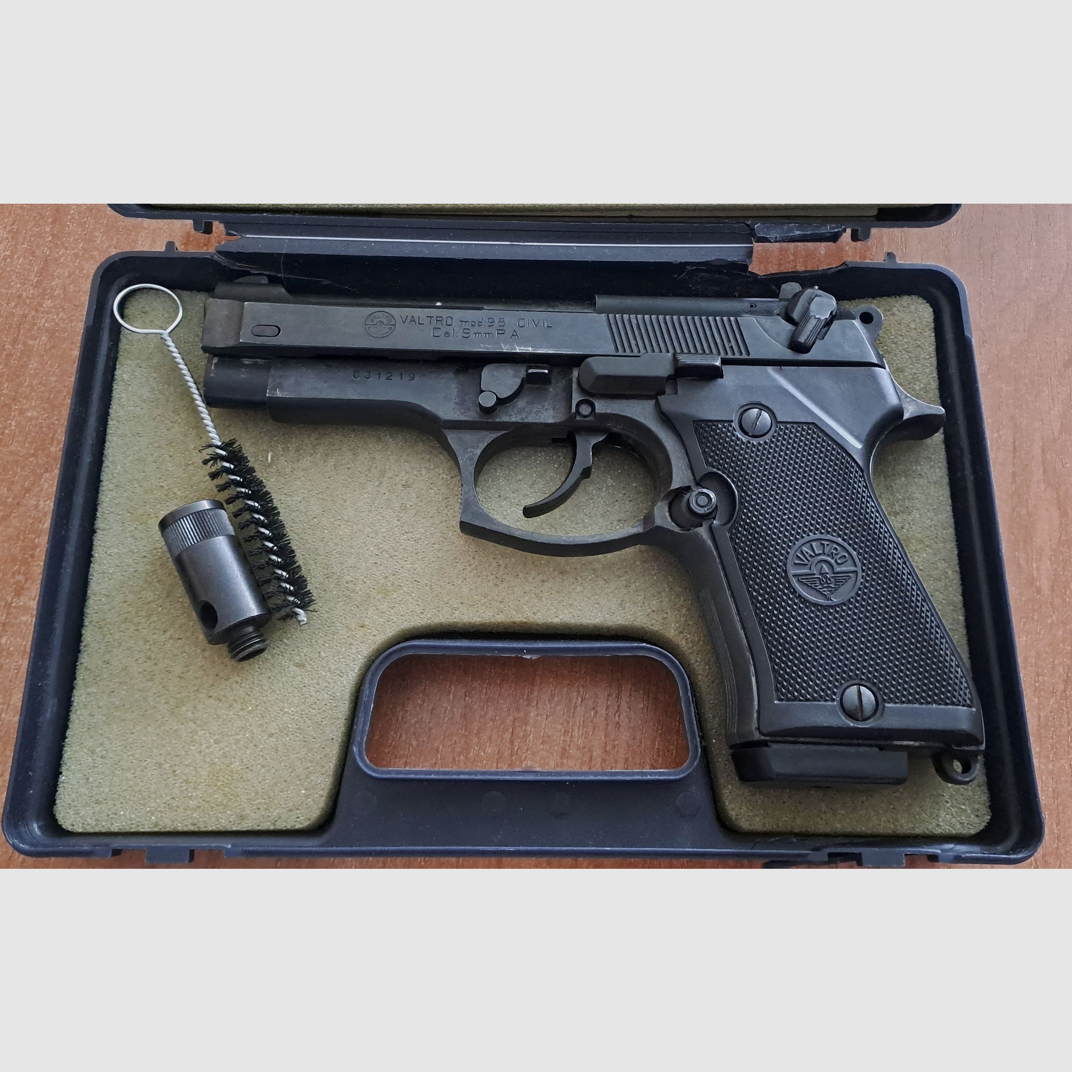 Valtro Mod.98 Civil Cal. 9 mm blank dans le PTB 518 avec accessoires !