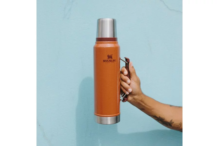 STANLEY LEGENDARY Classic Edelstahl-Thermoskanne – Dark Orange 1L, Bild 8 von 12