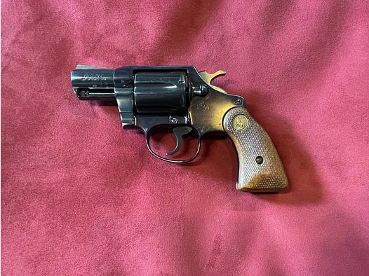 Revolver Colt Agent