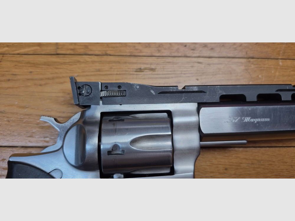 Selten Revolver Ruger GP 100 „Custom“ – Modell mit 6 Zoll Lauf – Seltene Anpassung mit schwerem Lauf ABOM in Deutschland – Vollstahl-Schiene mit verstellbarer Visierung und Wichita Korn aus 100% Stahl – Kal. 357Magnum / 38 special – Waffe aus September 1992 – Seltene Ruger Anpassung – TBE/TBE+, Bild 26 von 30