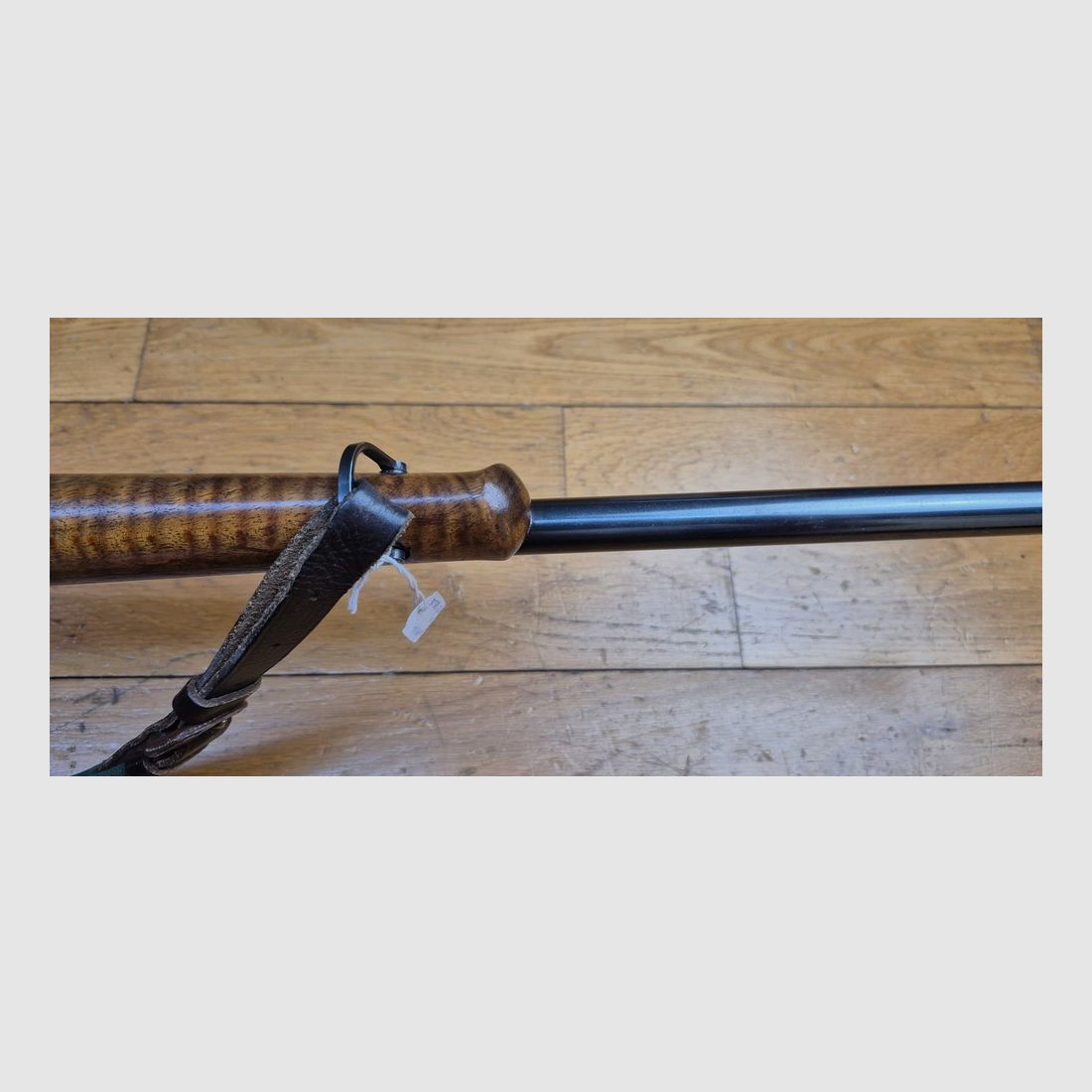 Très belle Carabine de chasse Krico 700 Jagdmatch — Cal .222 Rem — Fabrication Kriegeskorte à Stuttgart — Stetcher à l&rsquo;allemande — Lunette Hensoldt Wetzlar Diatal 4X32 sur montage tourelle 100% acier — Très beau bois de noyer grade élevé — Excellente mécanique — Excellente détente — Très beau canon quasi neuf – TBE/TBE+, image 16 sur 38