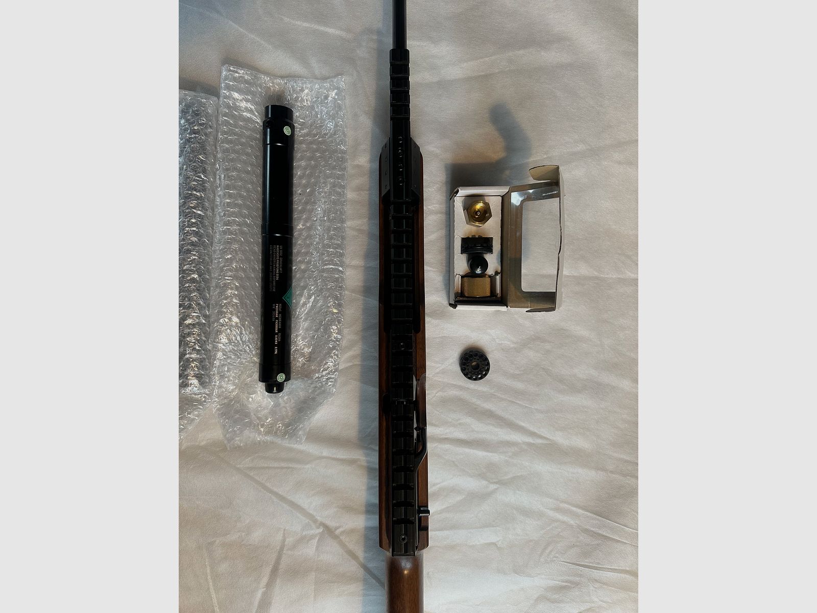 Weihrauch HW 100 T, mit SD, 3 neue Kartuschen, WBK-pflichtig, neuwertig 