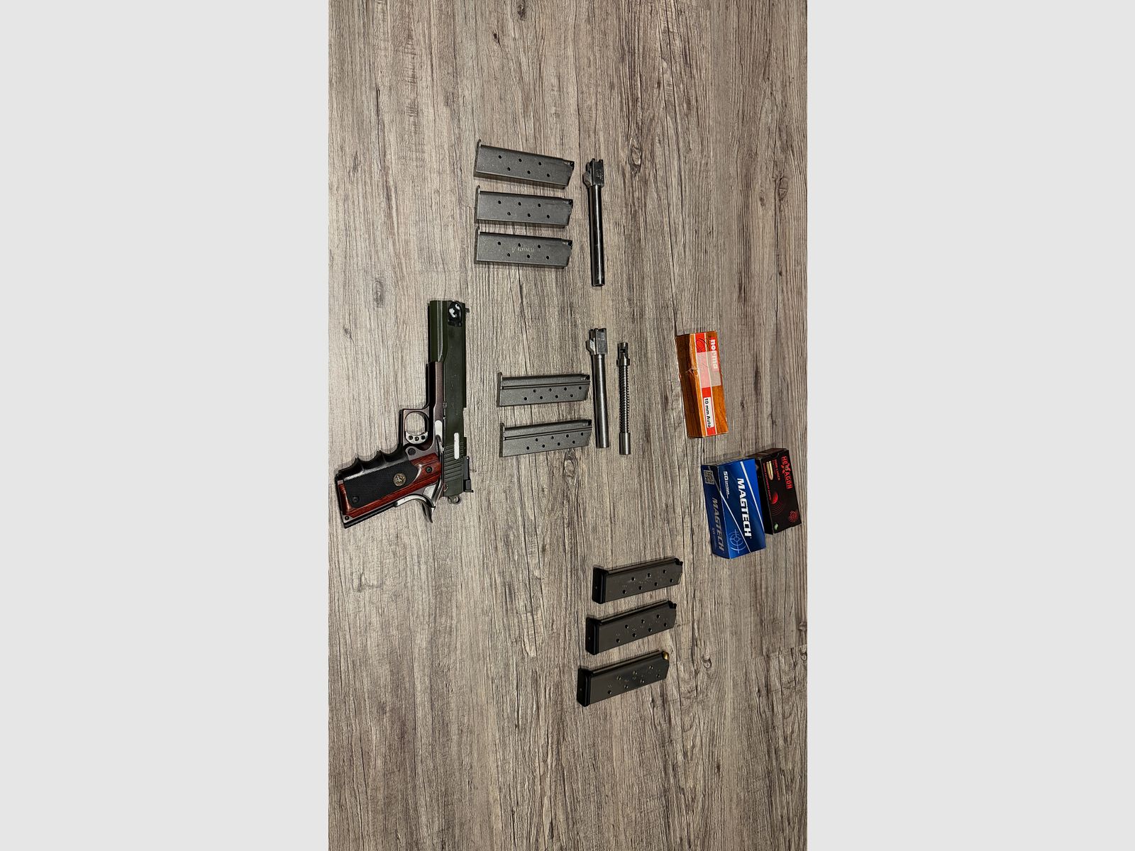 1911 Peters Stahl .45 ACP, 10mm i 9mm Luger Pachmeyr chwyt