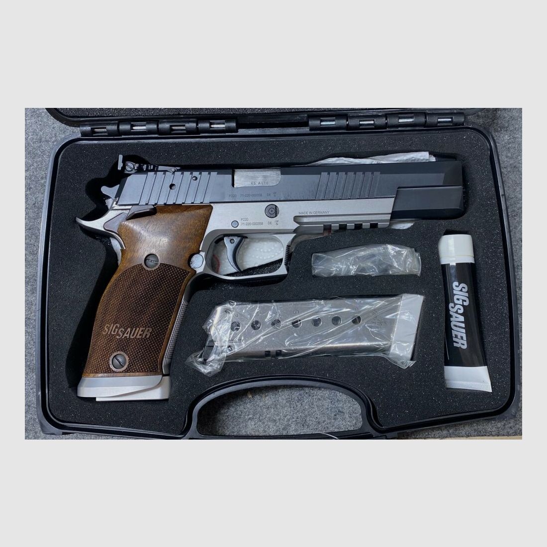 SIG Sauer P 220 X-Six .45Auto