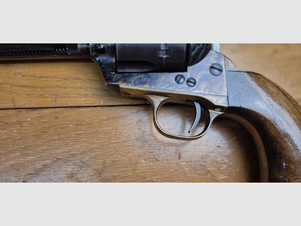 Buon e bello revolver Armi Jäger tipo Colt SAA 1873 — Cal. .45 Long Colt / .45LC — Arma del 1968 (!) — Ottima lavorazione, in particolare in legno — Meccanica e canna impeccabili — Bel astuccio in pelle 100% e in TBE incluso! — Set BE+/TBE, immagine 18 di 20