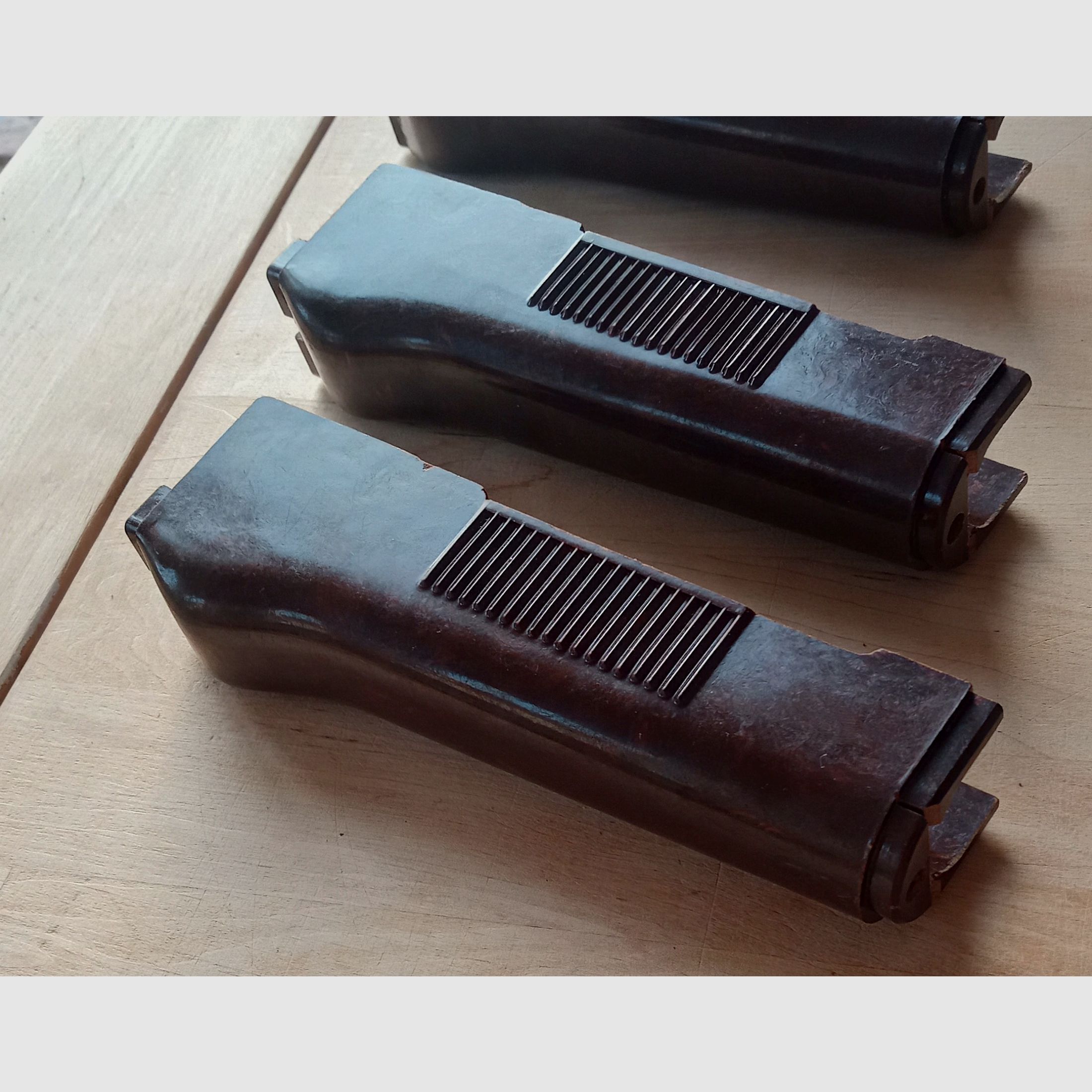 S.U.C.H.E AK-74 wood handguard (e.g. Yunker-4) offers DDR handguard // AK74 handguard / NVA Bakelite and plastic / Yunker-5