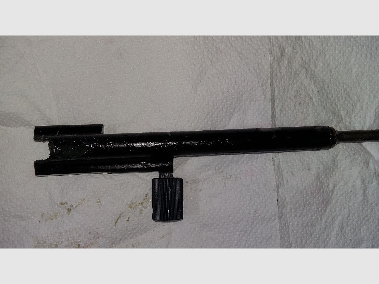 Modifizierter Original Izhmash Yunker 3 AK74 Deko Verschlussträger/Boltcarrier mit echtem Gaskolben und einem Zenitco style extended charginghandle. TAGS: AK47, AKM, Kalasch, Russland
