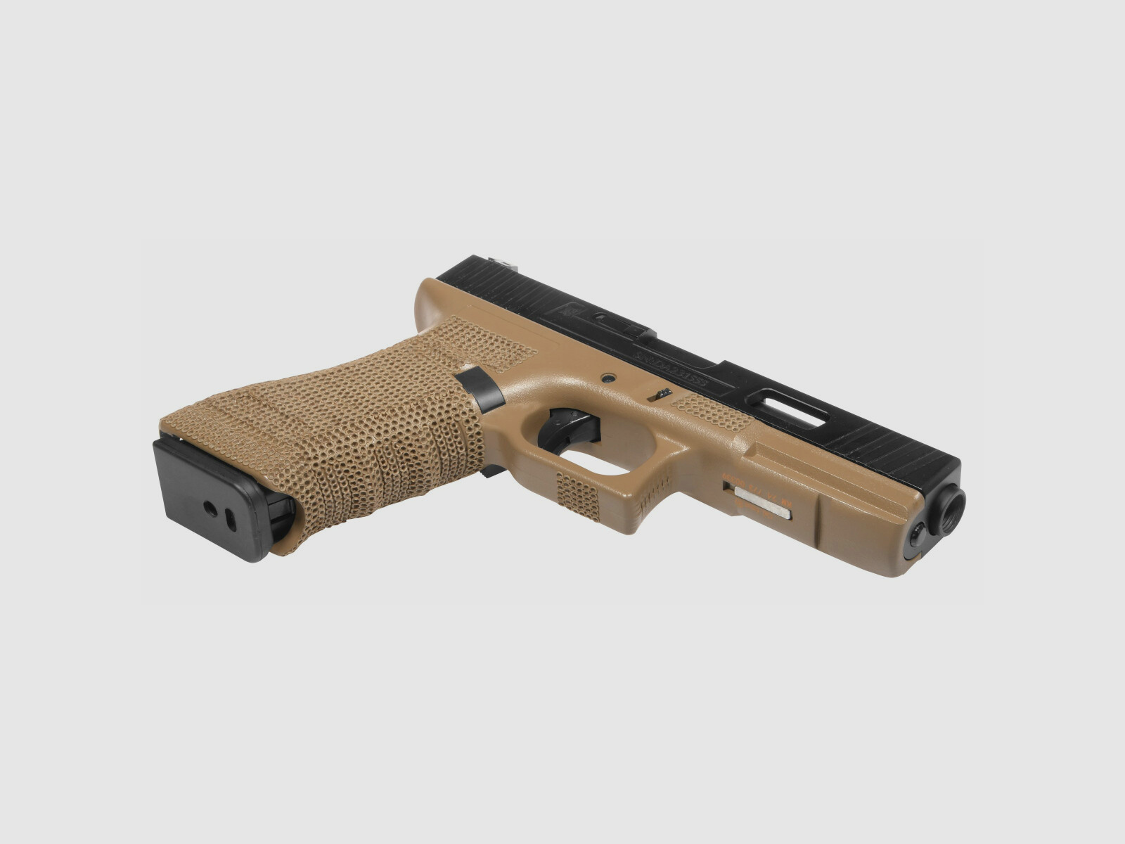 P02 GBB Airsoft Pistole in Tan | Delta Armory