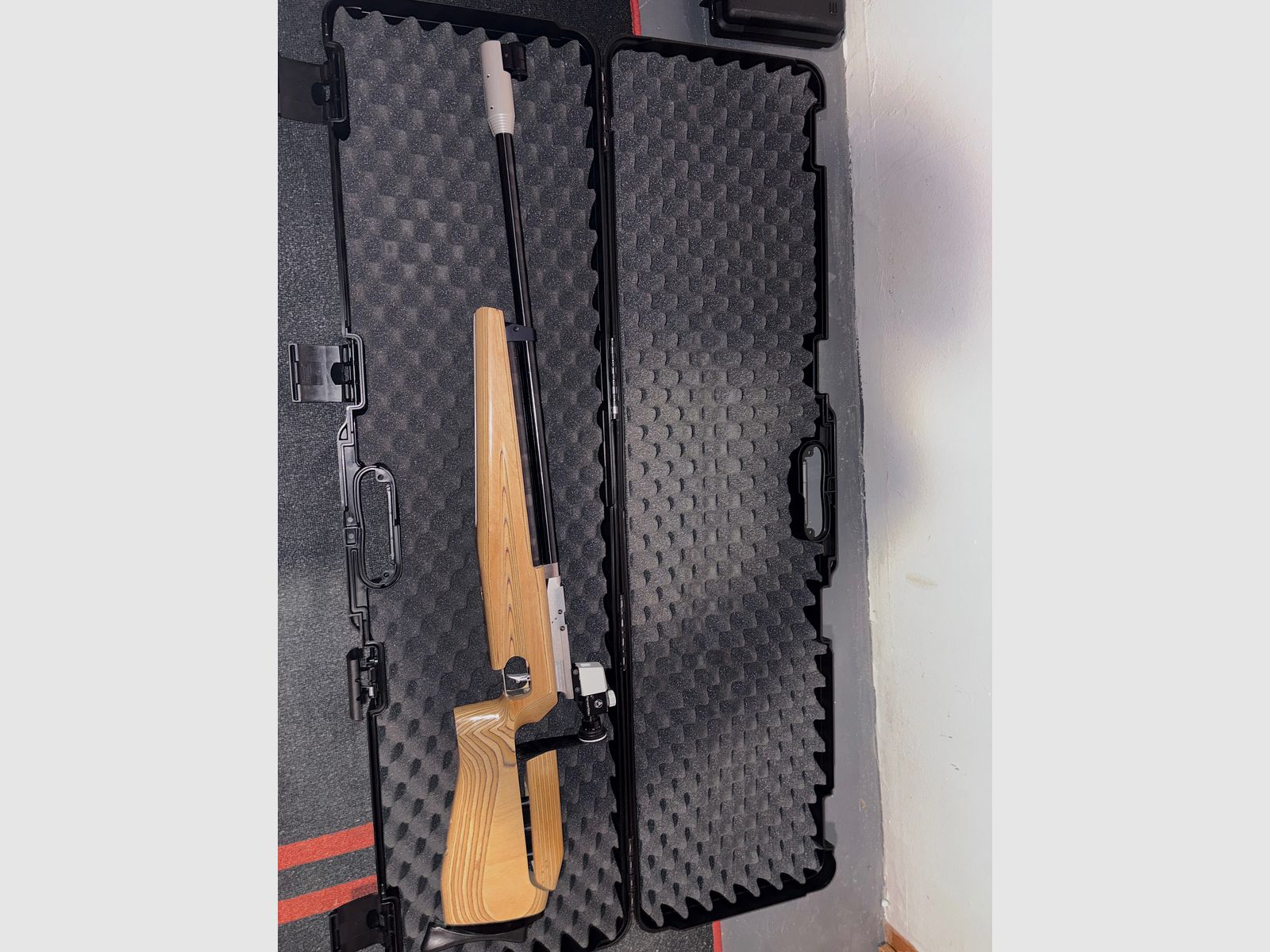 Feinwerkbau 601 Match-Luftgewehr + Gegenlichtblende, Dichtungen erneuert, abschließbarer Koffer