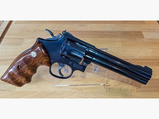 Smith & Wesson Model 17-6