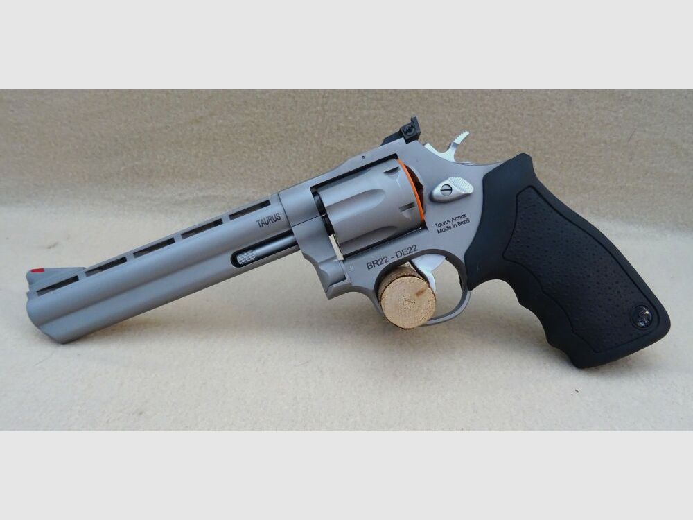 Taurus 689