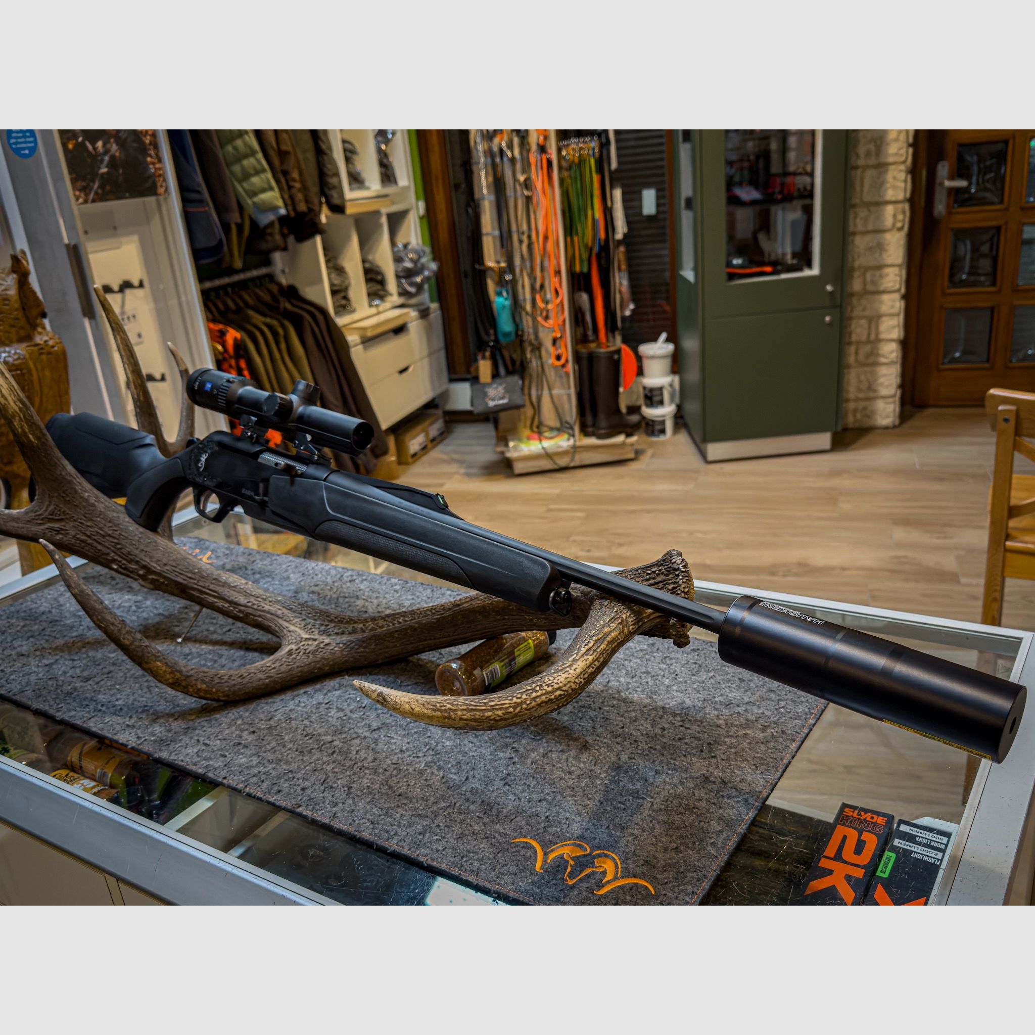 Browning BAR 4X mit Zeiss V6 1-6X24 und Hausken JD184 MK II