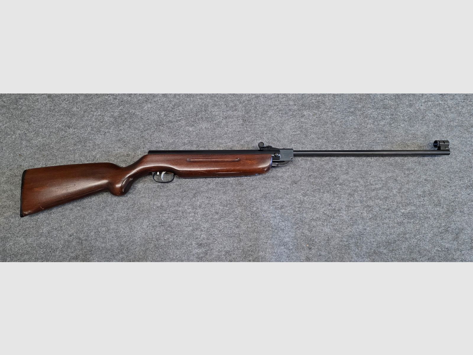 Weihrauch HW 35 z 1970 r. z oznaczeniem F, karabinek łamany, wiatrówka kaliber 4,5 mm HW35