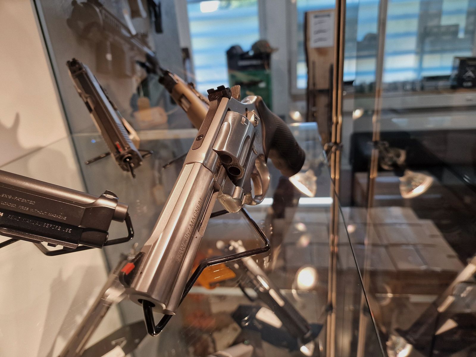 Smith&Wesson – Revolver / 686-4Zoll Stainless / .357Mag, Bild 2 von 2