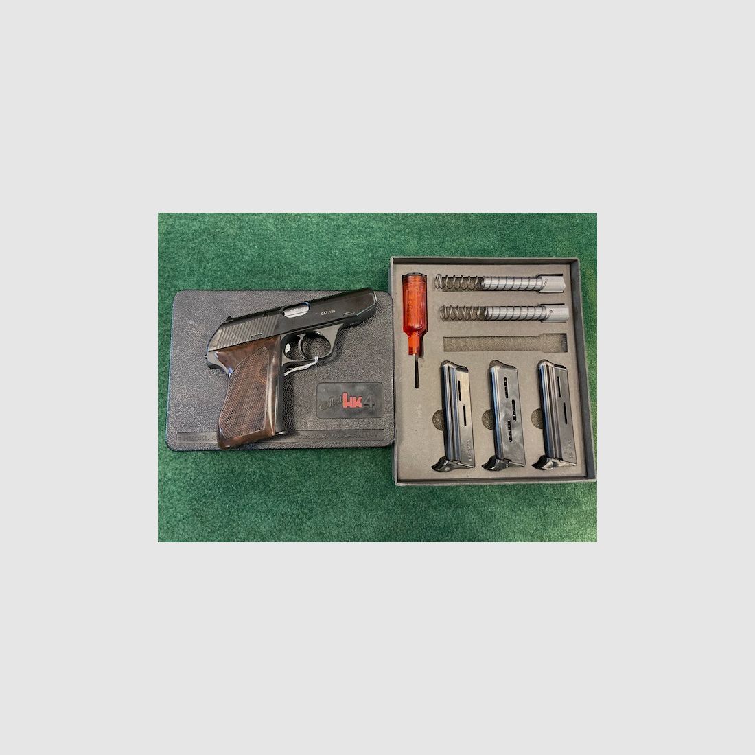 HK P4 Kal.7,65 z konwersją składającą się z lufy w 22LR i 6,35