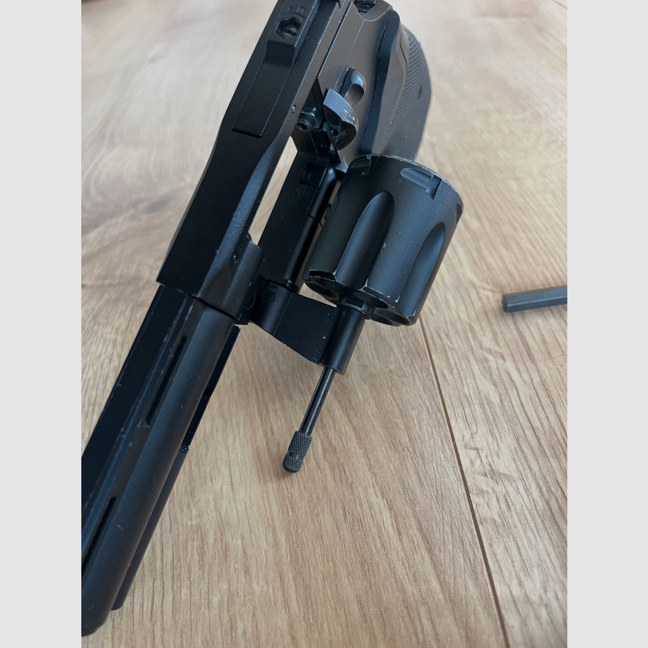 KWC .357 Python 4 inch Revolver Full Metal CO2 6mm