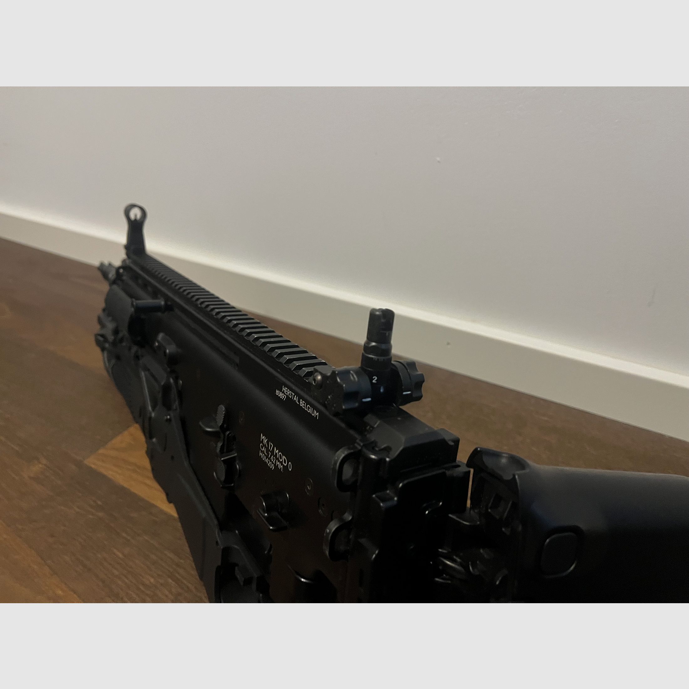 Tokyo Marui Scar-H mit Granatwerfer und passendem Zubehör