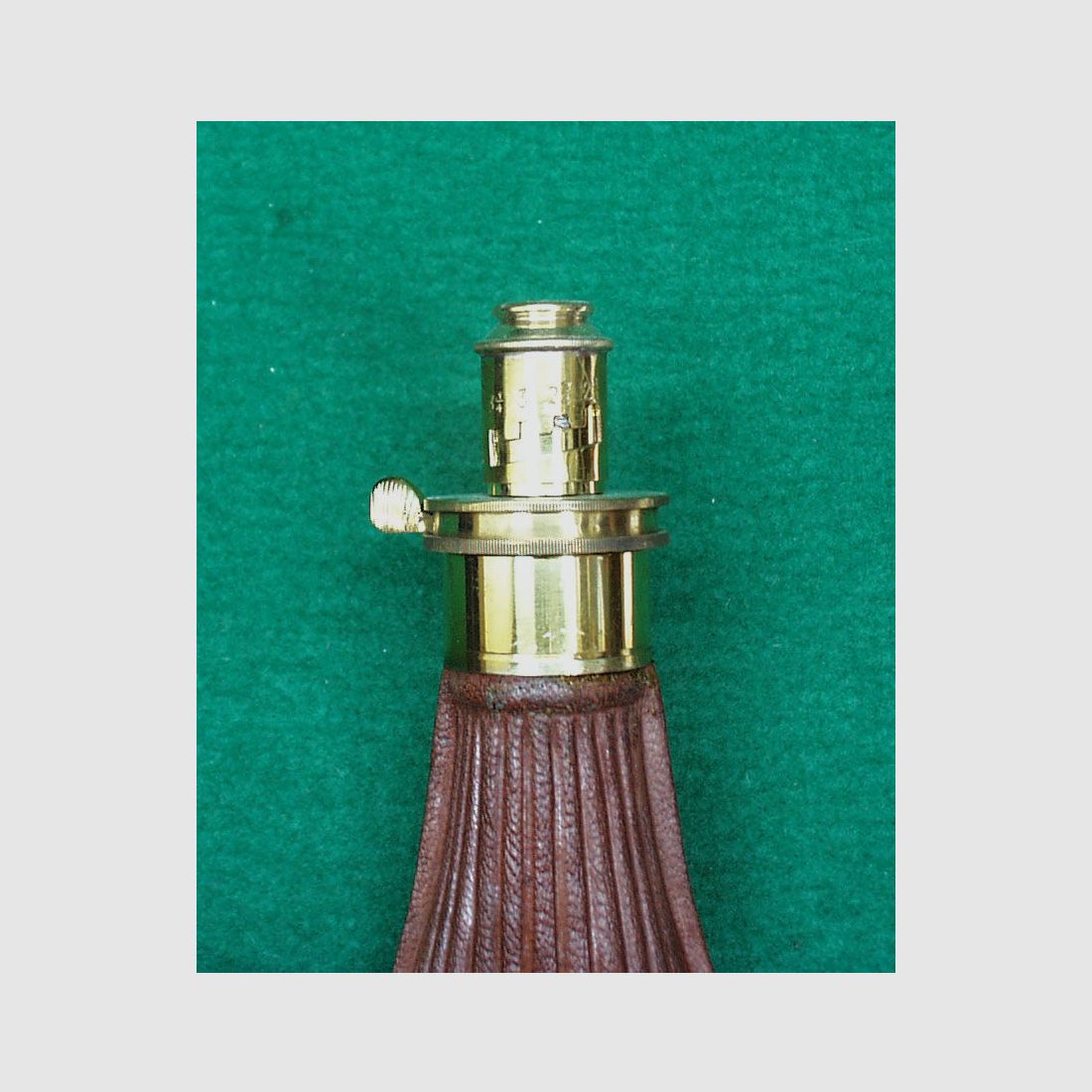 Indien Pulverflasche, Leder, (Streifen)