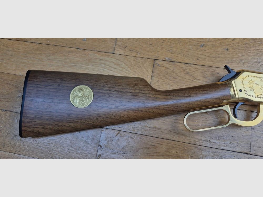 Belle et très rare Winchester Commémorative type 1894 en 22LR – Modèle 94 22 collector « CHEYENNE » – 5000 exemplaires (!) – Arme de 1977 – 9 coups – RARE Boite d&rsquo;origine en TBE – État quasi neuf – TBE+, image 3 sur 38