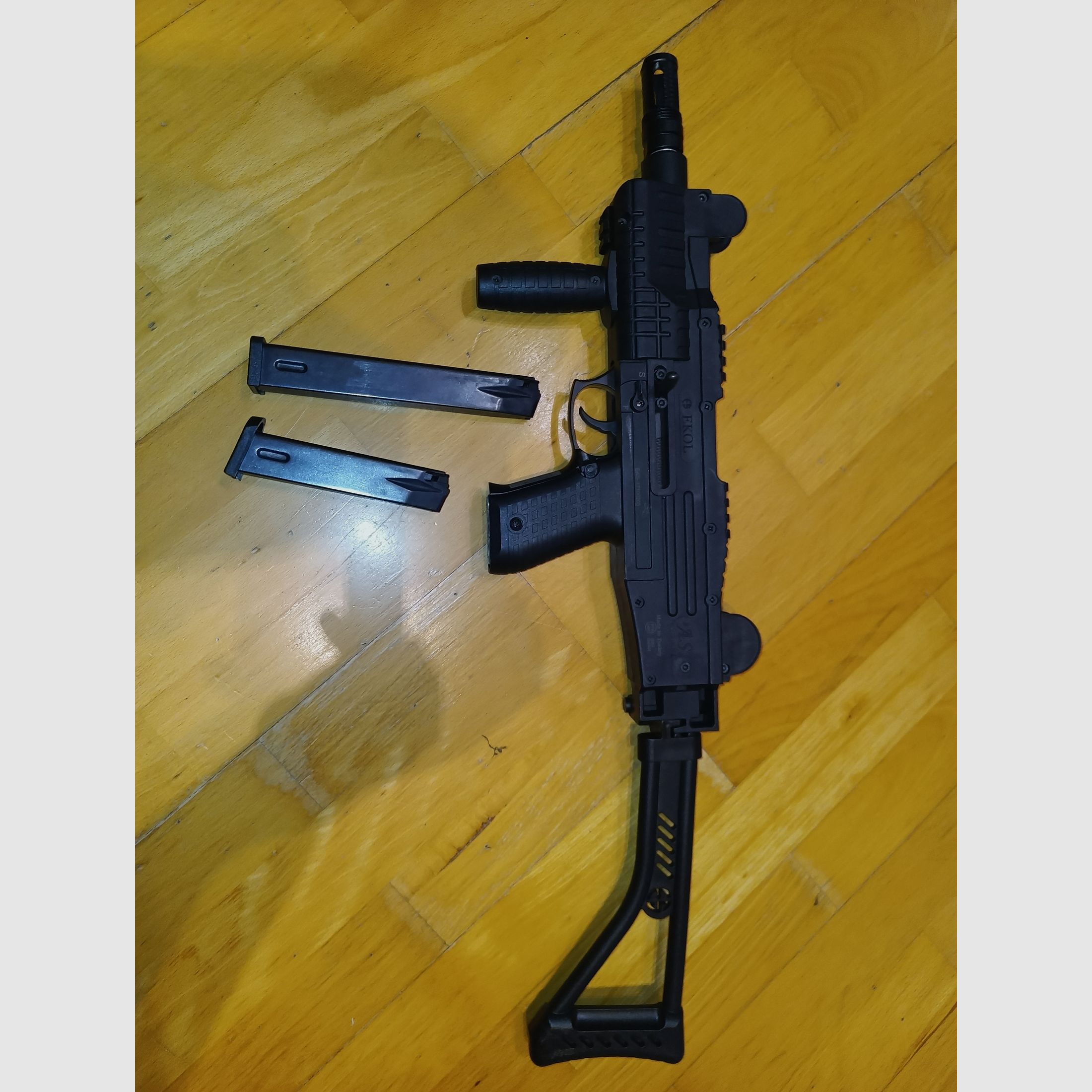 Ekol ASI 9mm PAK Maschinenpistole Schreckschuss