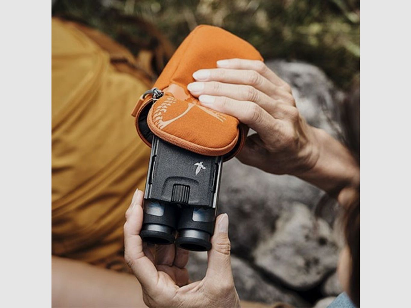 Swarovski Optik CL Pocket 8x Grau Fernglas mit Mountain-Hülle (orange), Bild 8 von 9