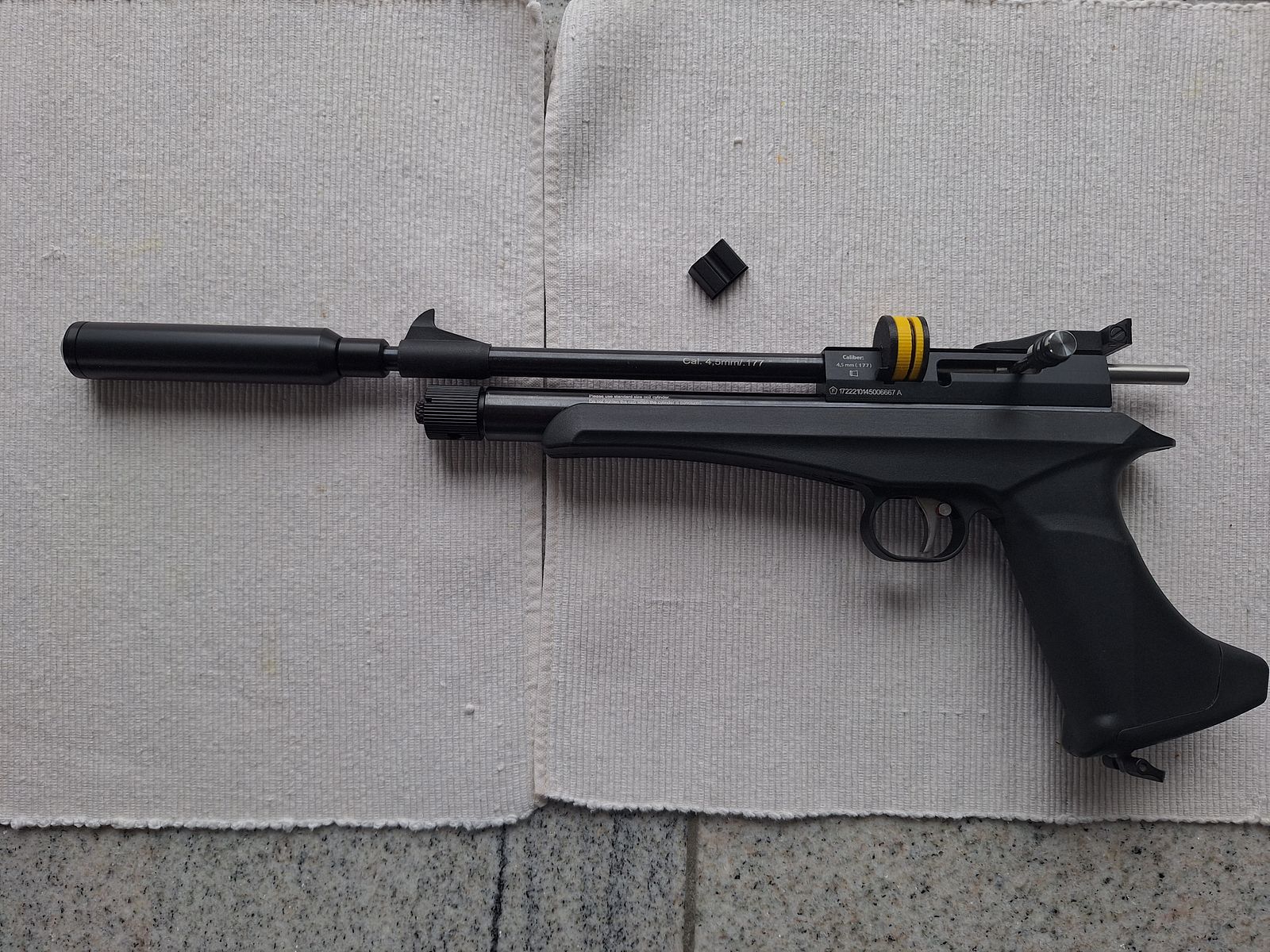 Pistolet Co2 Diana Chaser 4,5 mm Diabolo avec silencieux et chargeur de 8 coups