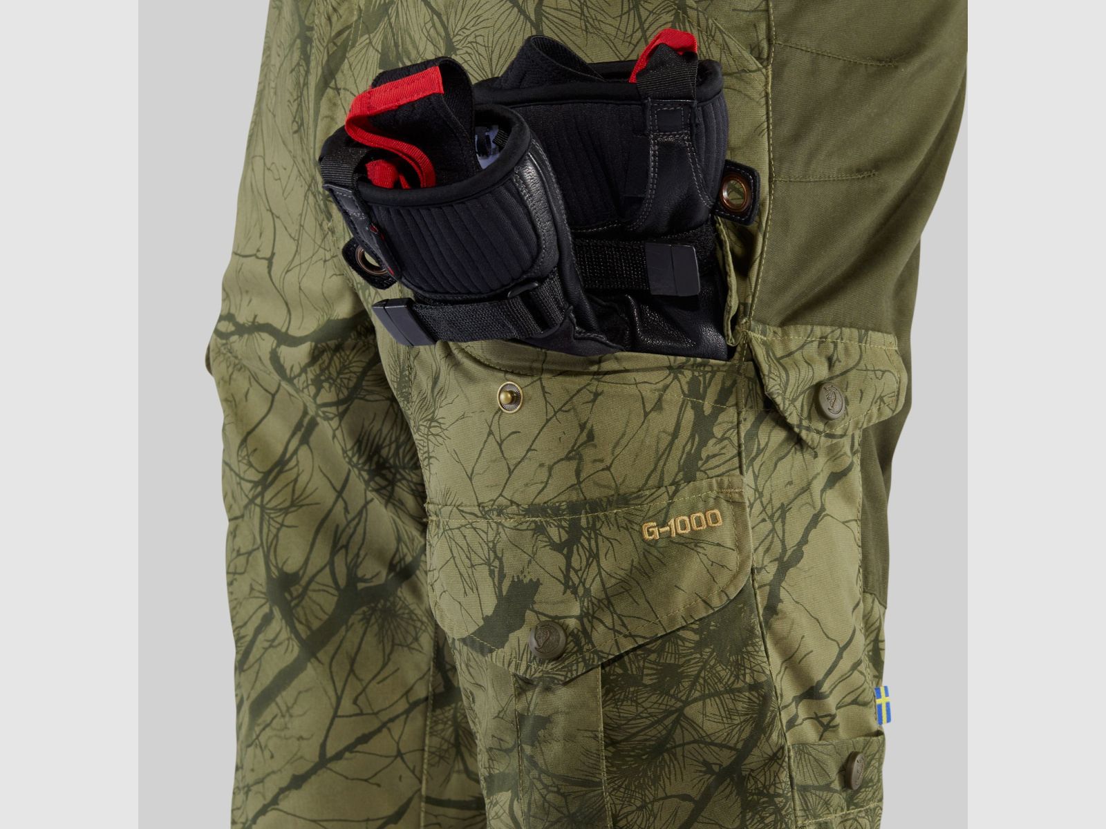 FJÄLLRÄVEN Barents Pro Hunting Trousers M Green Camo/ Deep Forest