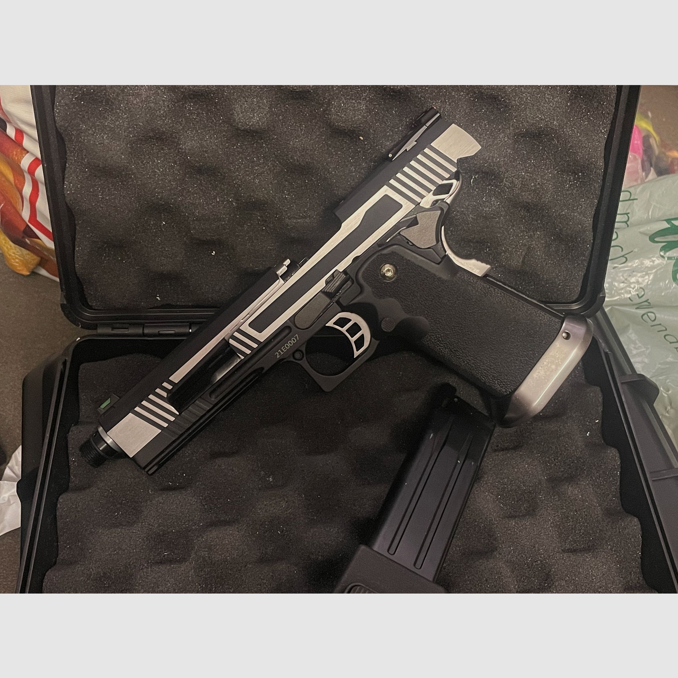 AW Custom Airsoft Pistole Hicapa 6mm BB + HPA Adapter Creeper Concepts