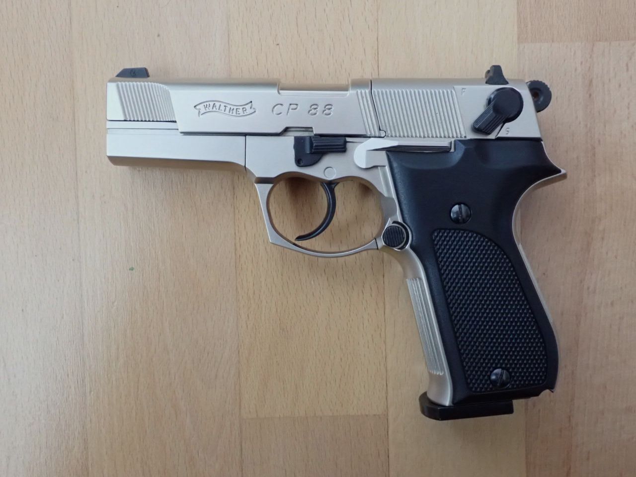 2 pistolets CO2 Walther – CP 88 et PPK/S