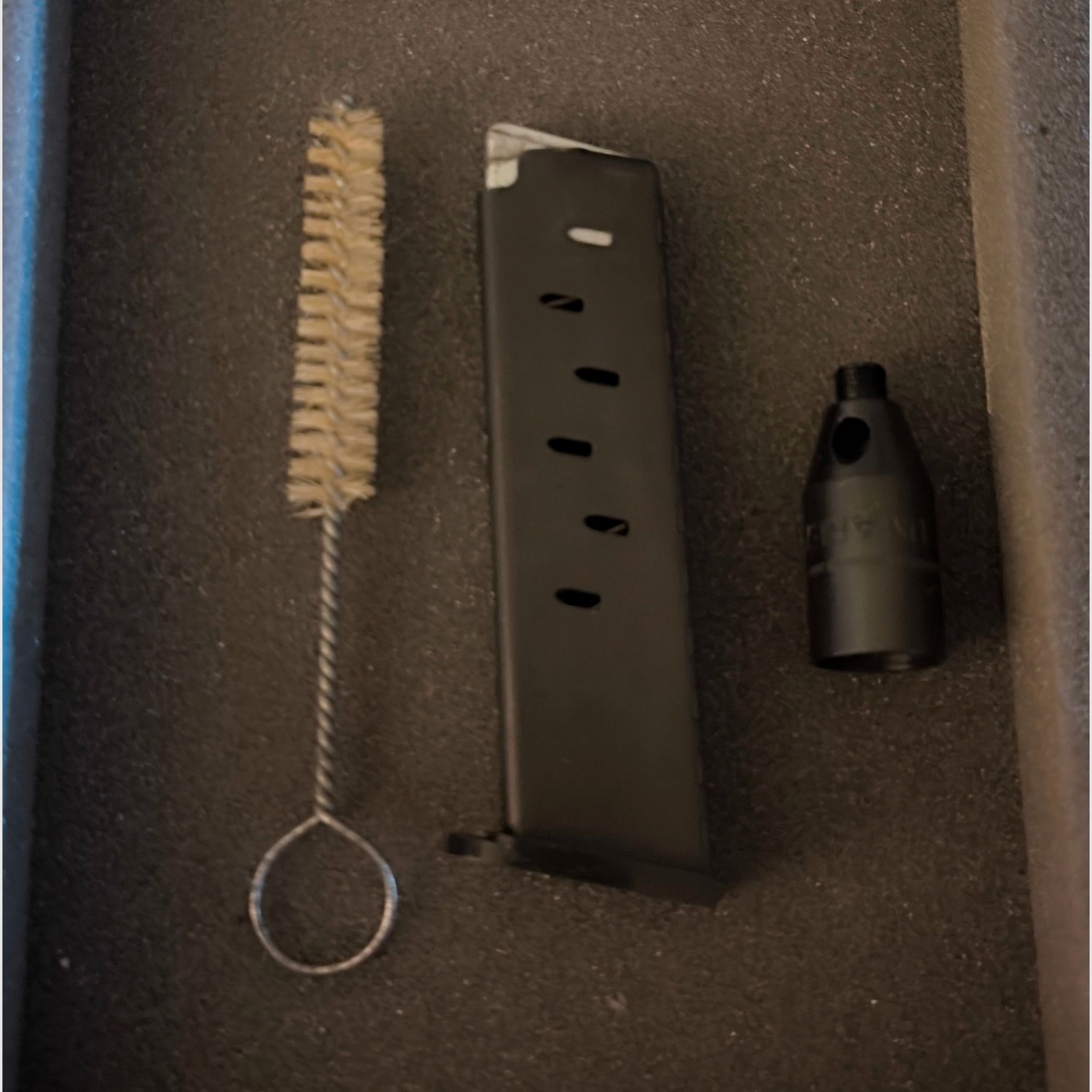 Walther Limitierte-Sonderedition PP in Gold mit Weißen Griffschalen & Zertifikat, James Bond, sowie zusätzlichen Magazin mit Flachen Magazinboden & VHS Kassette, Kaliber 9mmPAK, Ungeschossen & in einem Optischen sowie Funktionellen Tadellosen top Zustand, Neuwertig!!! 