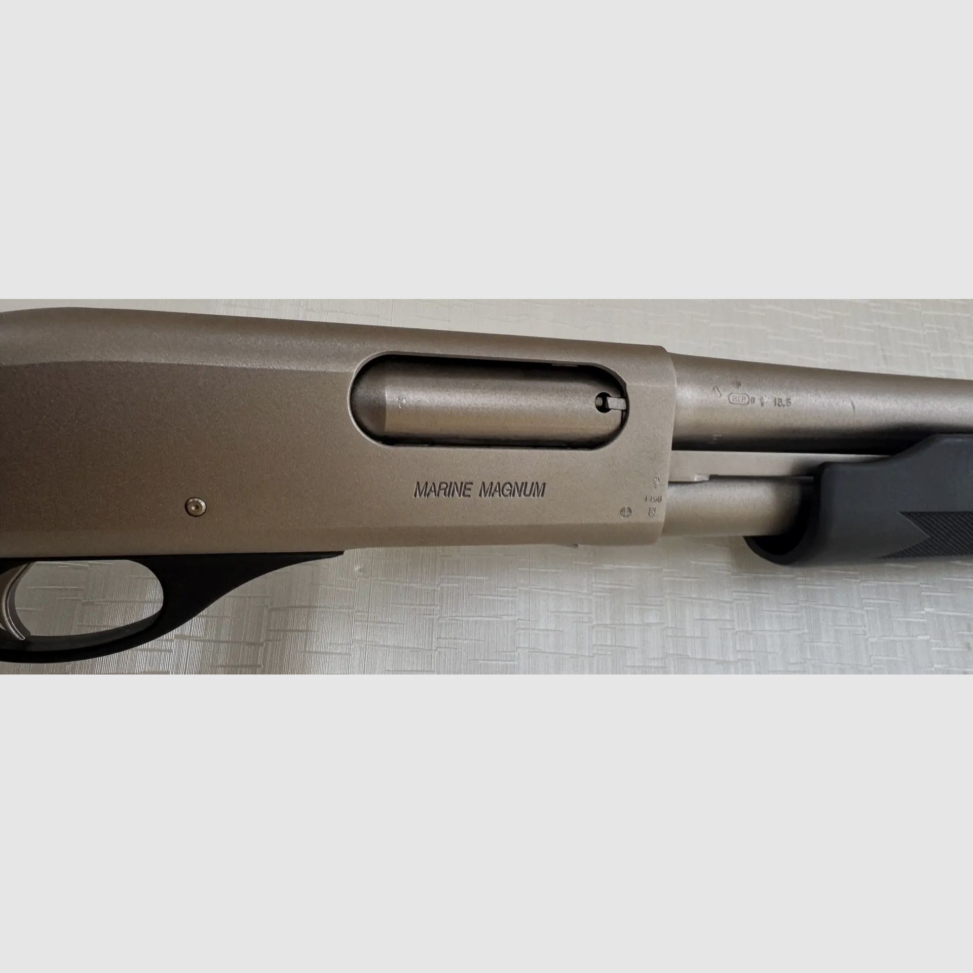 Remington 870 SP Marine Magnum - bijna nieuwe, licht gebruikte pompgeweer met voorhand in kaliber 12/76