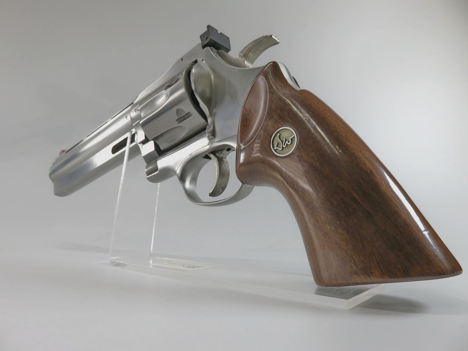 Revolver Dan Wesson Model 44, 6 Zoll UND 10 Zoll Austauschläufe, Kaliber .44 Magnum, Stainless, Target-Ausführung, Top-Zustand