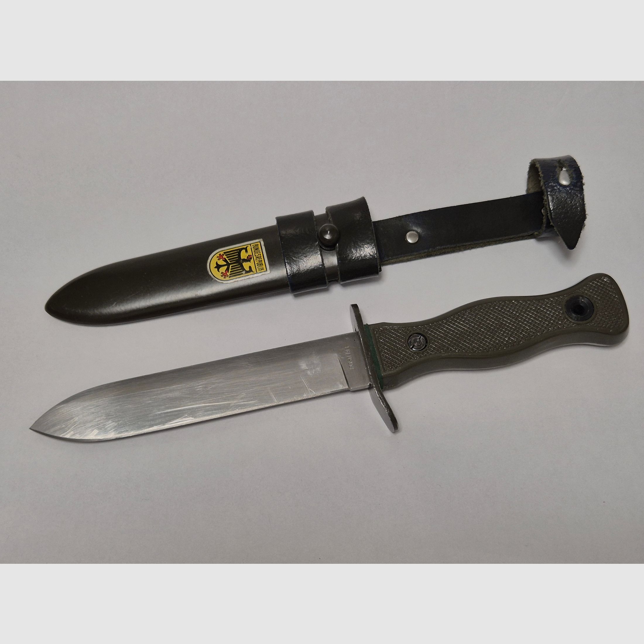 Coltello da campo Bundeswehr M1968, vecchio, dell'anno 1969/1970, coltello, oliva, immagine 1 di 3