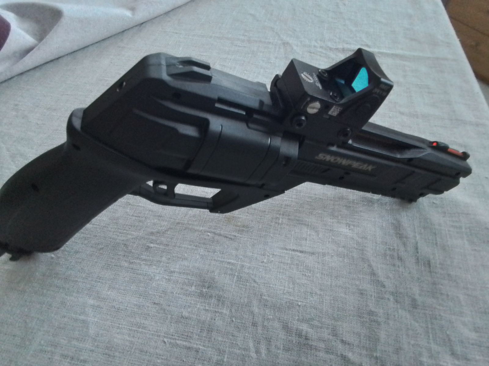 Snowpeak CP 300 Defender Co² Revolver mit Tasche, red dot Visier, 2 Co² Kartuschen, Gummikugeln und Keramikgeschosse als Glasbrecher