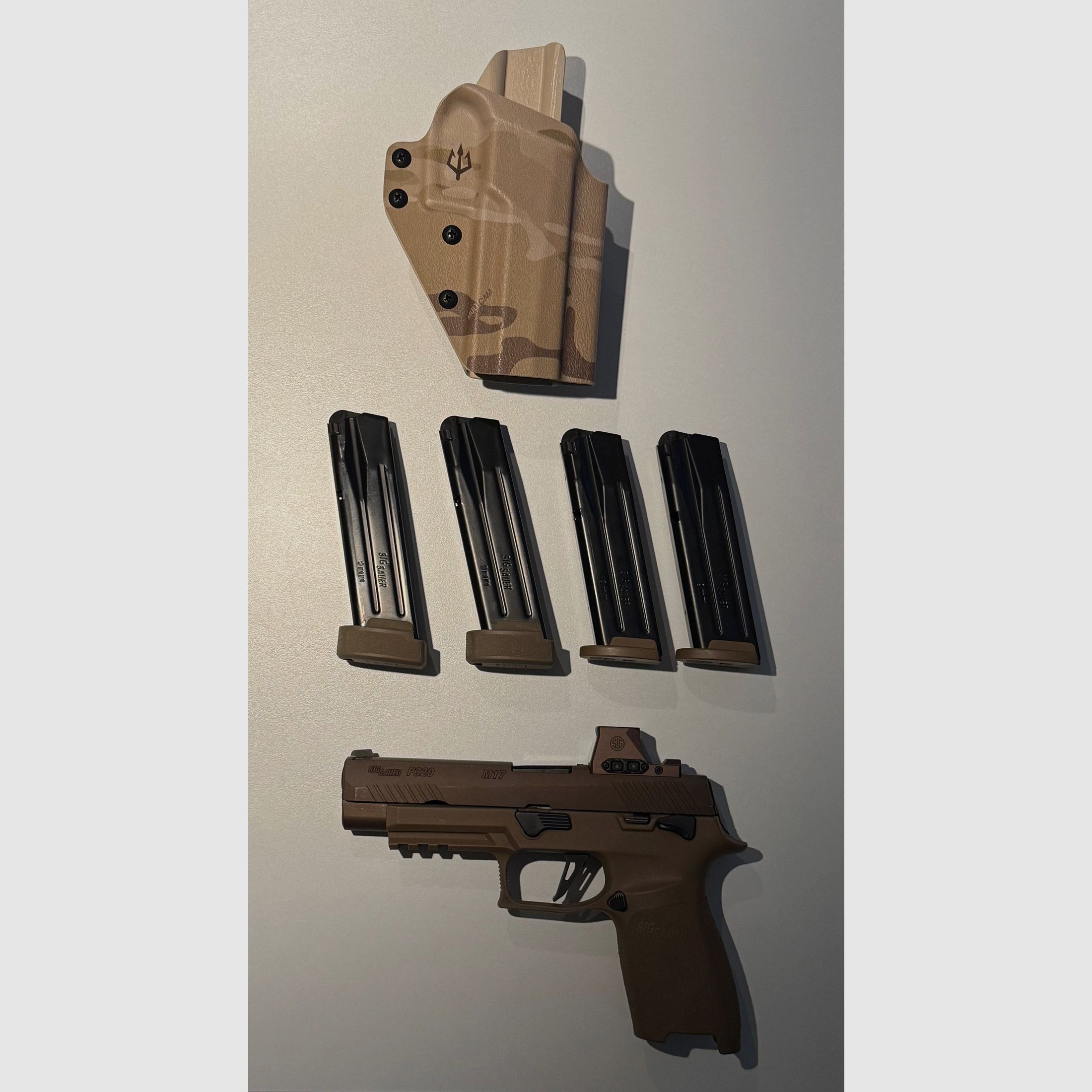 Sig Sauer P320 M17 9mm + Romeo-X  FDE + BlackTrident Holster