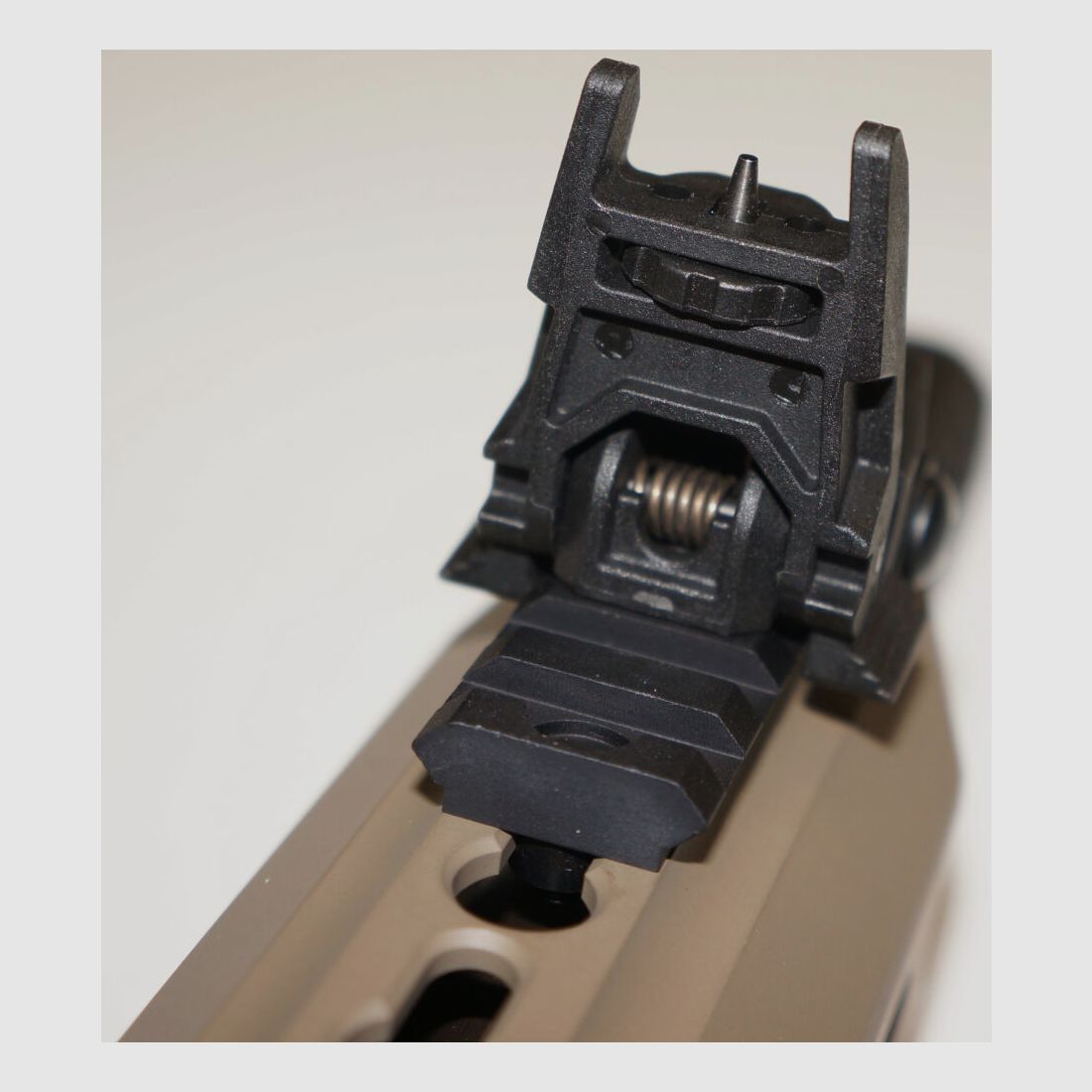 GWMH Selbstladebüchse GWMH SPC-SPORTER A4 10" (SWISS PISTOL CARBINE) FDE Kal.9x19 AR15 Glock Magazin