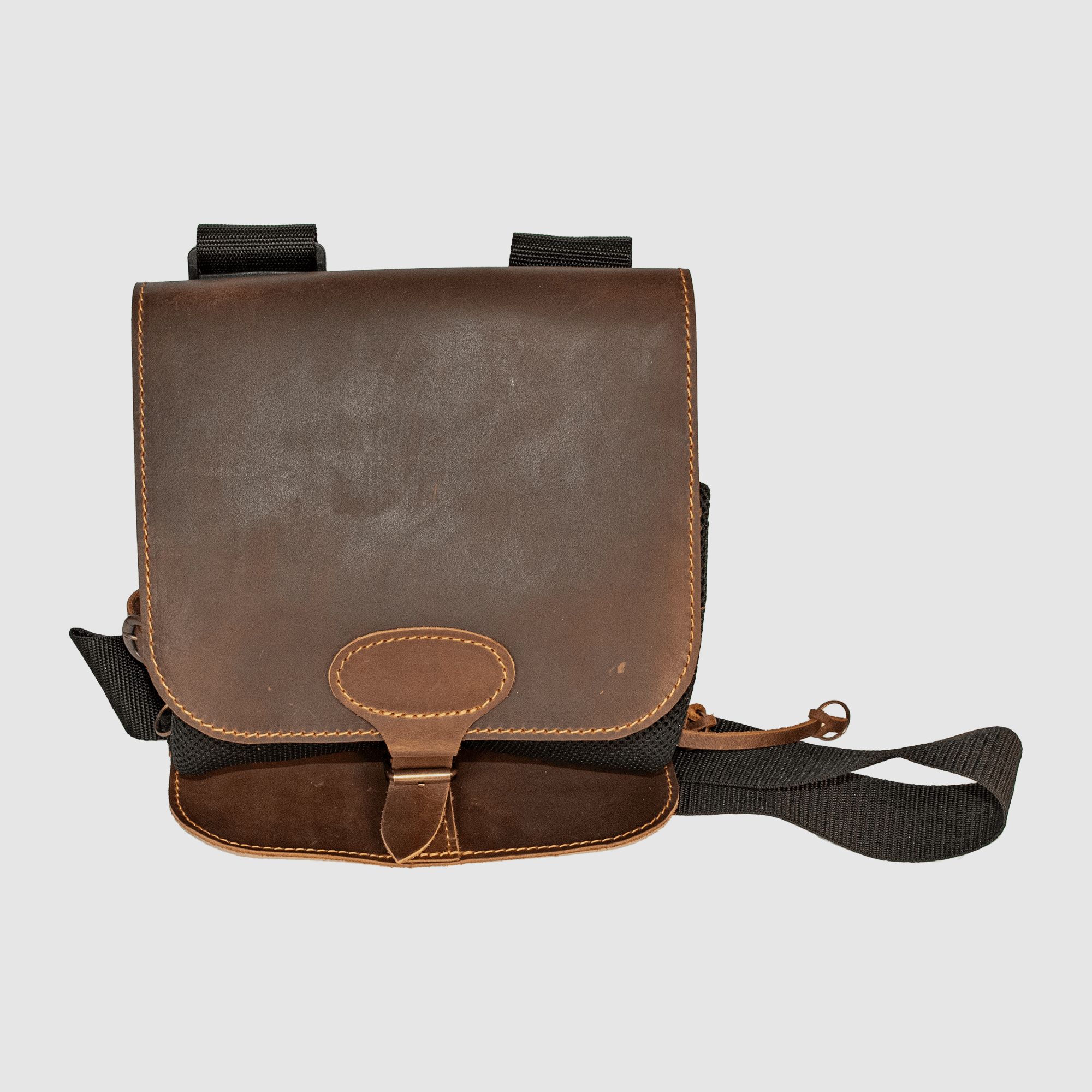 Borsa per munizioni in feltro di lana con dettagli in pelle