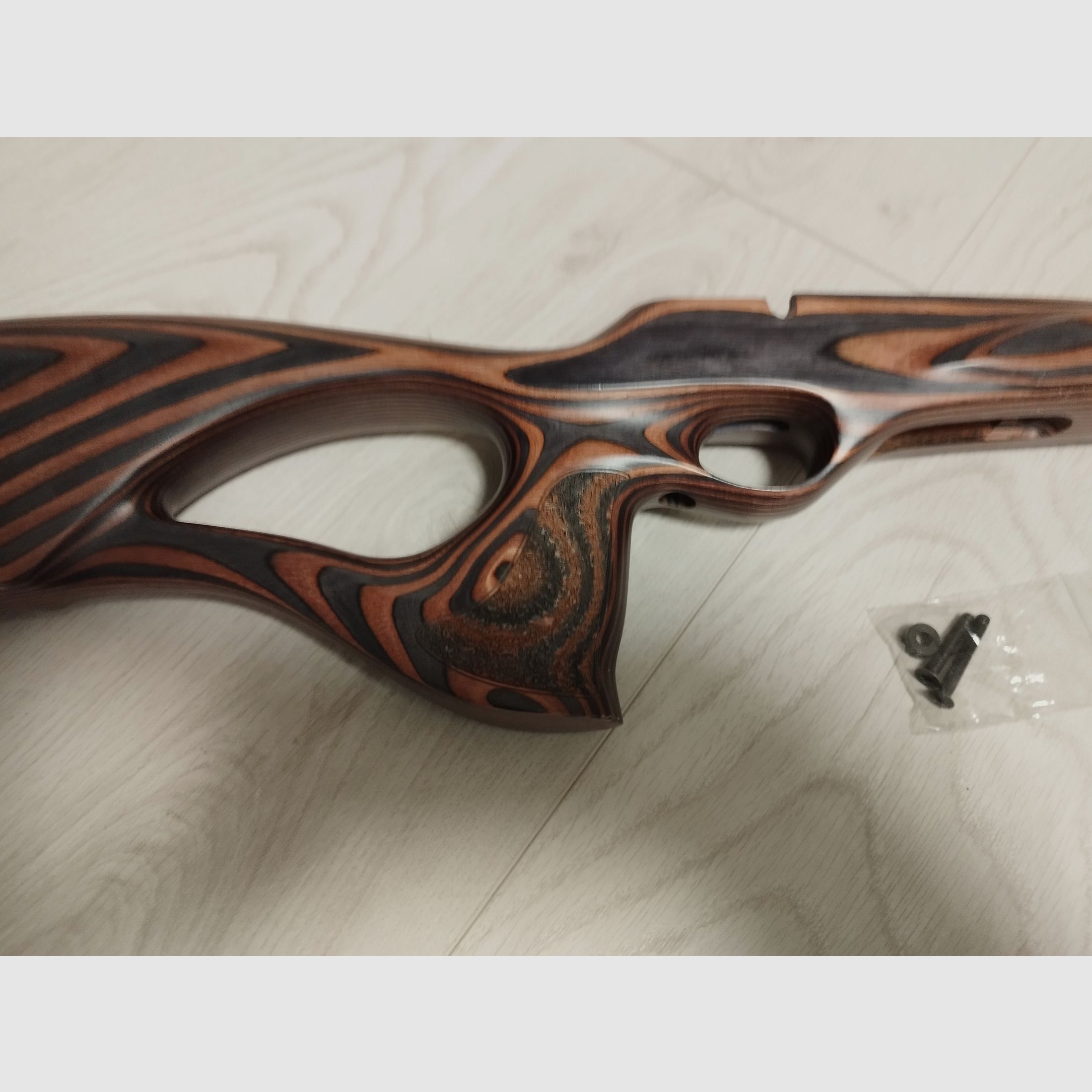 Original CZ457 Holzschaft Thumbhole con espaciadores modulares