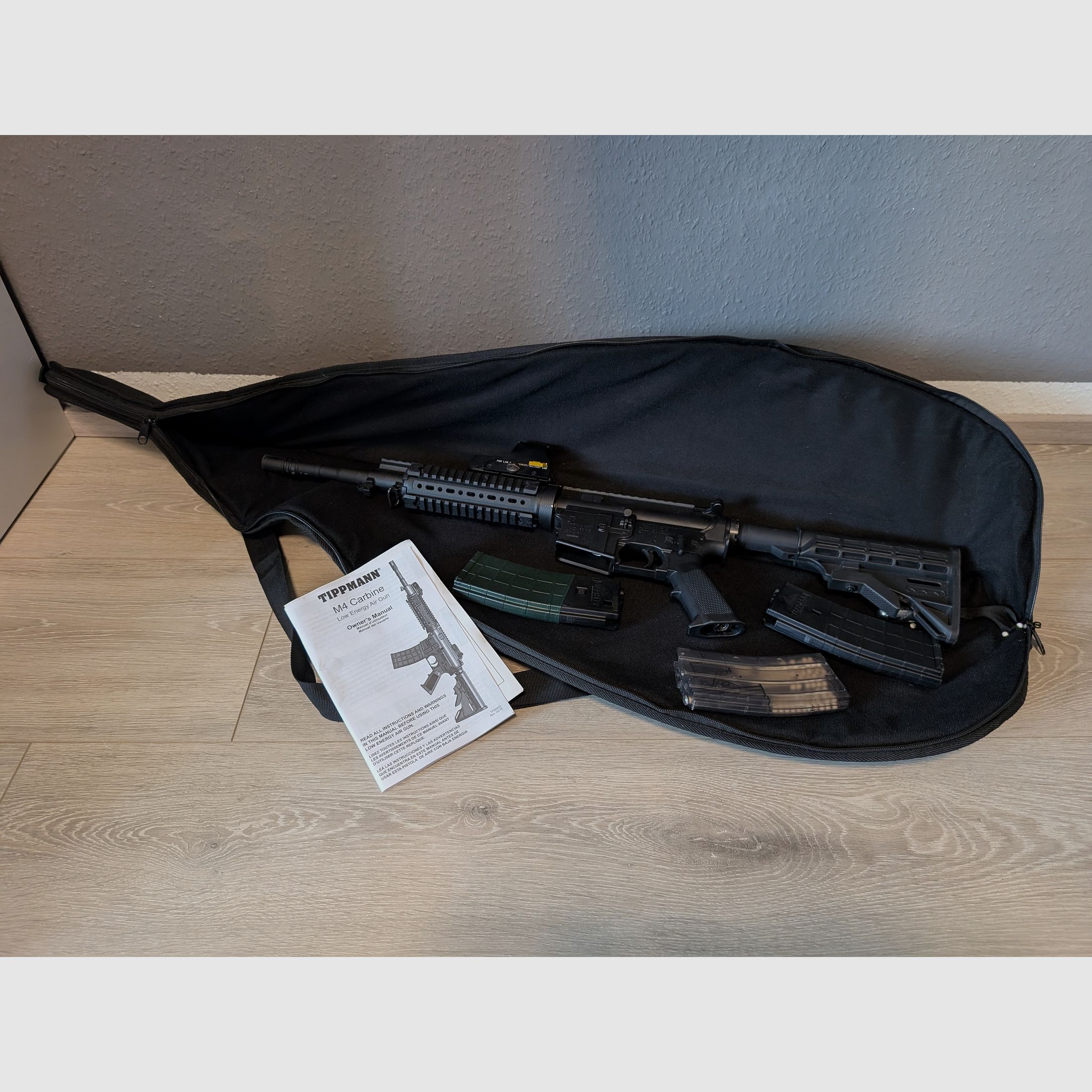 Tippmann M4 Carbine Airsoft mit Zubehör
